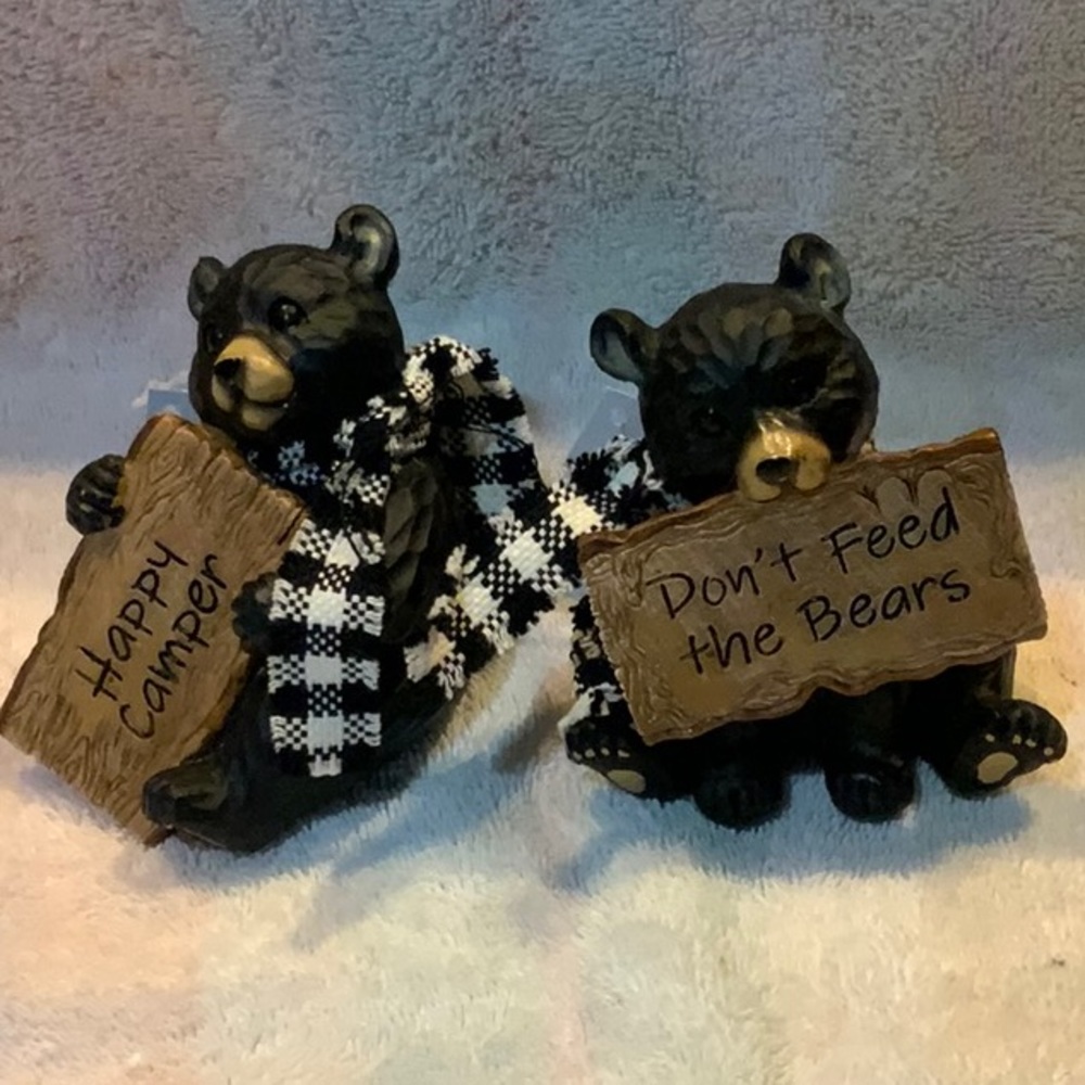 NWT Young’s Set of two resin, mini bear with buffalo plaid scarves holding signs